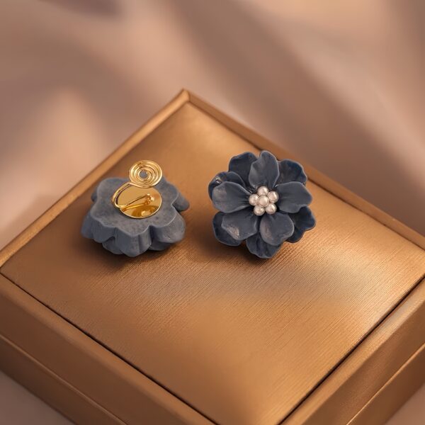 Midnight Blossom Pearl Ear Clips